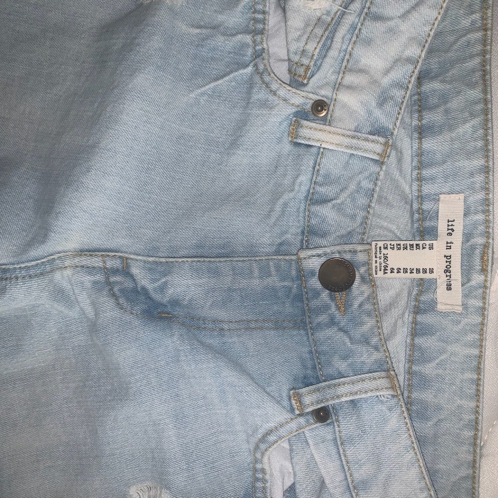 TARGET RIPPED BOYFRIEND JEANS (US M, 25) LIKE NEW